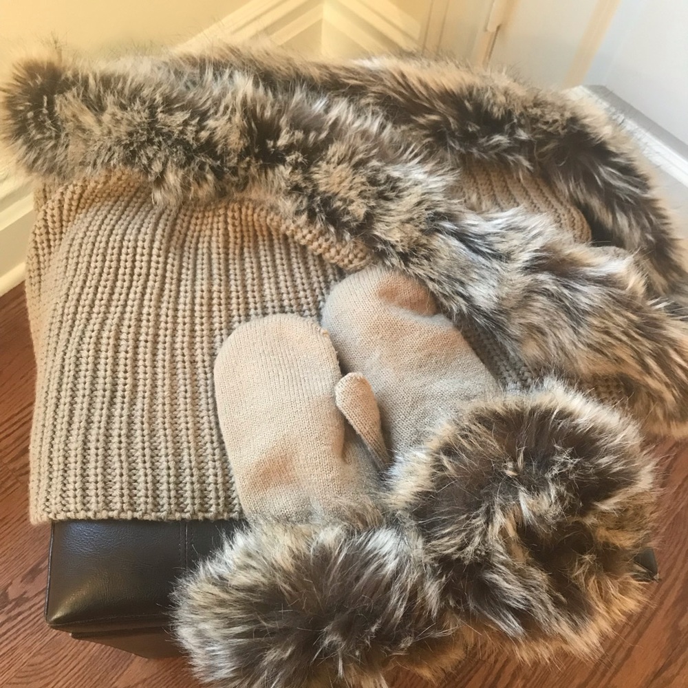 NWOT mittens and scarf set